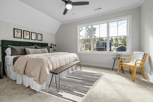 JONATHAN Y MOH207A-5 Khalil Modern Berber Stripe Indoor Farmhouse Area-Rug Bohemian Minimalistic Striped Easy-Cleaning Bedroom Kitchen Living Room Non Shedding, 5 X 8, Cream,Black in Grey Traditional Bedroom with King Bed