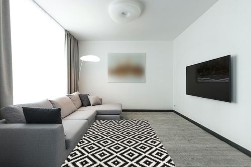 nuLOOM Kellee Hand Tufted Geometric Wool Area Rug, 5x8, Black in Modern Living Room with Grey Couch