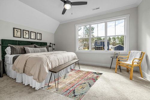 ‎Multi ‎Shabby Chic  ‎Living Room, Bedroom, Playroom, Dining Room, Nursery Room ‎Area Rug in Grey Traditional Bedroom with King Bed