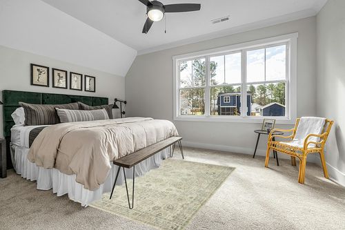 Loloi II Skye Collection SKY-14 NATURAL / SAGE, Traditional 5'-0" x 7'-6" Area Rug in Grey Traditional Bedroom with King Bed