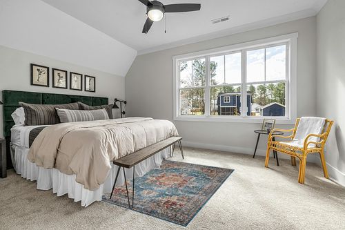 Area Rugs for Living Room: 5x7 Rug for Bedroom Machine Washable with Non Slip Backing Non Shedding, Boho Medallion Floral Large Carpet for Dining Room Nursery Home Office Indoor Decor Blue/Red in Grey Traditional Bedroom with King Bed