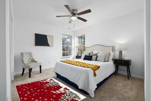 Area Rug, Snowflake Xmas Tree Gnome Christmas Rug, 2x3 Feet Rugs for Living Room Bedroom Kids Room Kids Room Nursery Classroom, Non-Slip Comrft Carpet Washable Rug in White and Yellow Modern Bedroom