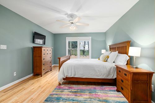 HomeRoots 4' X 6' Pink and Blue Abstract Power Loom Area Rug in Teal and Orange Wood Bedroom