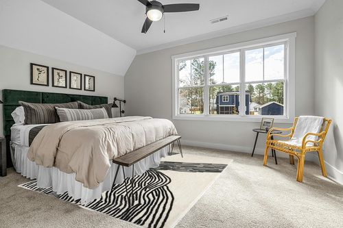 YIHOUSE 8×10 Ft Area Rugs Non-Shedding Washable Rug, Bedroom Living Room Dining Room Office Soft Nonslip Modern Rugs Faux Wool Collection Carpet Indoor/Outdoor Rugs-Black and White Rug in Grey Traditional Bedroom with King Bed
