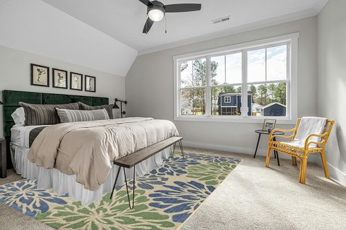 JONATHAN Y SMB110B-9 Zinnia Modern Floral Textured Weave Indoor Outdoor Area-Rug Bohemian Coastal Easy-Cleaning Bedroom Kitchen Backyard Patio Non Shedding, 9 X 12, Navy/Green in Grey Traditional Bedroom with King Bed