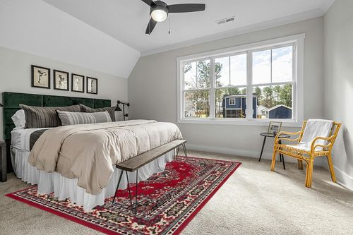 Home Dynamix Premium Sakarya Traditional Medallion Border Area Rug, Claret, 7'8"x10'7" Rectangle in Grey Traditional Bedroom with King Bed