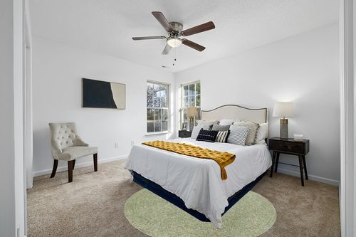 Super Area Rugs Rustic Farmhouse Living Indoor/Outdoor Reversible Braided Rug - Made in USA - Green Mix 6' Round in White and Yellow Modern Bedroom