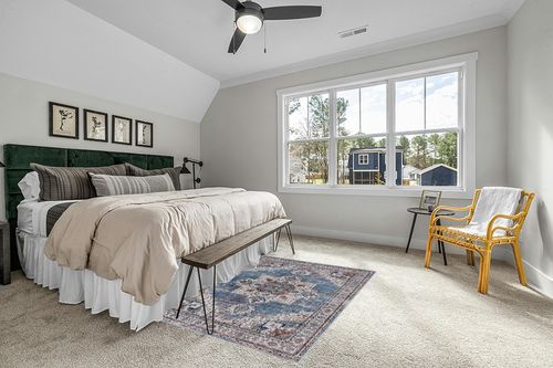Area Rugs for Living Room: 5x7 Rug for Bedroom Machine Washable with Non Slip Backing Non Shedding, Boho Medallion Floral Large Carpet for Dining Room Nursery Home Office Indoor Decor Blue/Brown in Grey Traditional Bedroom with King Bed