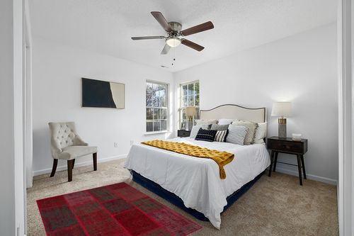 BESPOKY 3'11" x 5'11" (120x180 Cm) Iskece Red Vintage Wool Handmade Area Rug in White and Yellow Modern Bedroom