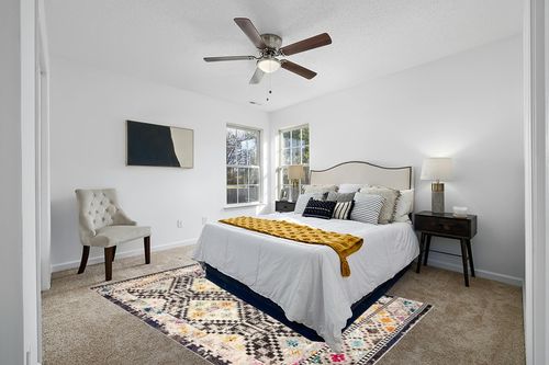 SAFAVIEH Madison Collection Area Rug - 6' x 9', Black & Yellow, Boho Diamond Distressed Design, Non-Shedding & Easy Care, Ideal for High Traffic Areas in Living Room, Bedroom (MAD418Z) in White and Yellow Modern Bedroom
