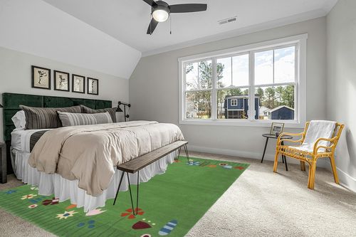 SAFAVIEH Kids Collection Area Rug - 9' x 12', Green & Multi, Handmade Grass and Flowers Wool, Ideal for High Traffic Areas in Living Room, Bedroom (SFK751A) in Grey Traditional Bedroom with King Bed