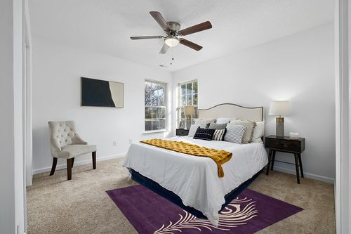 SAFAVIEH Soho Collection 6' Square Purple / Ivory SOH704A Handmade Premium Wool & Viscose Area Rug in White and Yellow Modern Bedroom