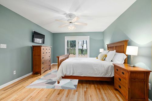 Rugs America Mika Collection MO60A Milkshake Contemporary Geometric Area Rug 5'0"x7'6" in Teal and Orange Wood Bedroom