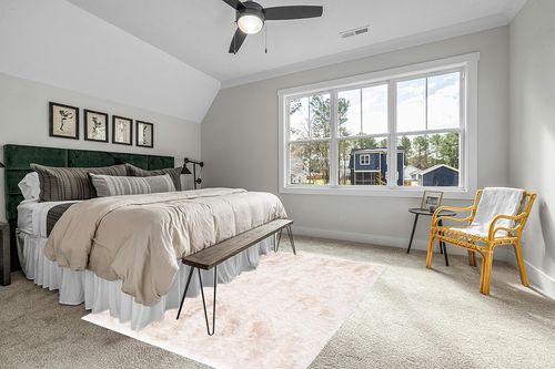 Shag Collection 6' x 9' Ivory in Grey Traditional Bedroom with King Bed