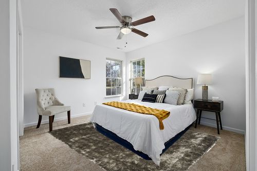Paris Shag Collection 8' x 10' Silve in White and Yellow Modern Bedroom