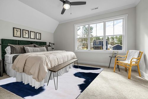 Safavieh Faux Hide Collection Area Rug - 9' x 12', Ivory & Dark Blue, Tiger Print Design, Non-Shedding & Easy Care, Machine Washable Ideal for High Traffic Areas in Living Room, Bedroom (FAH548A) in Grey Traditional Bedroom with King Bed