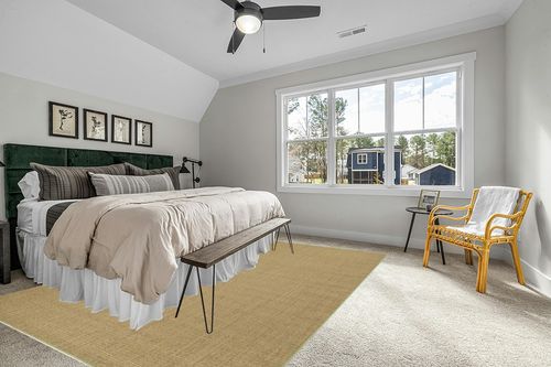 Martha Stewart Collection by SAFAVIEH 9' x 12' Green MSR9501Y Sisal & Jute Area Rug in Grey Traditional Bedroom with King Bed