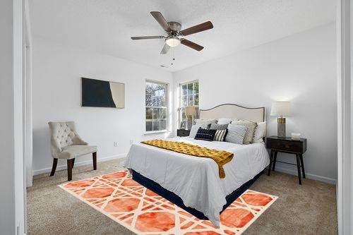 SAFAVIEH Dip Dye Collection 6' x 9' Ivory/Orange DDY721P Handmade Geometric Watercolor Premium Wool Living Room Dining Bedroom Area Rug in White and Yellow Modern Bedroom