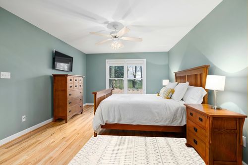 nuLOOM Moroccan Blythe Area Rug, 4' x 6', Grey/Off-white in Teal and Orange Wood Bedroom