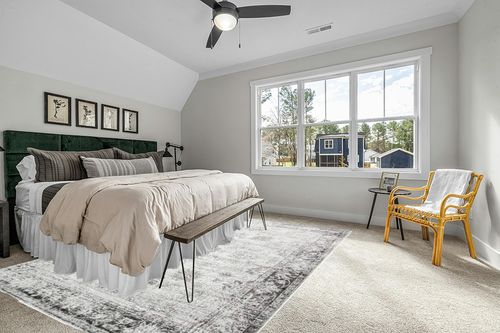 Unique Loom Sofia Collection Area Rug - Casino (9' x 12' Rectangle, Gray) in Grey Traditional Bedroom with King Bed