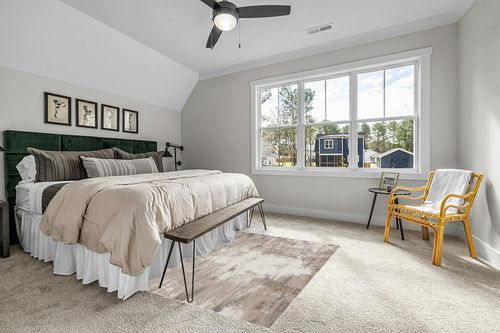 OIGAE Machine Washable Rug 5x7- Low-Pile Area Rug Non-Shedding Foldable Abstract Modern Rugs, Stain Resistant Anti Slip Backing Rugs for Living Room&Bedroom&Dining Laundry Home Office Carpet, Brown in Grey Traditional Bedroom with King Bed