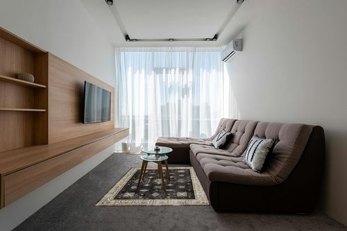 RUGGABLE – Verena Dark Wood – Machine Washable Area Rug – Pet & Child Friendly – Stain & Water Resistant – Non-Slip – 5'x7' in Grey Living Room with Brown Couch