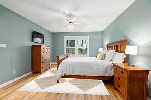 nuLOOM Pandora Diamond Jute Area Rug, 8x10, Ivory in Teal and Orange Wood Bedroom