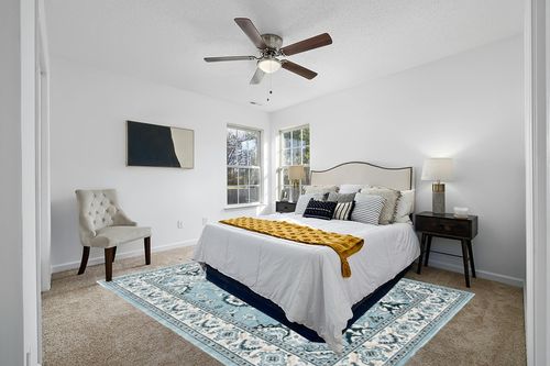 SAFAVIEH Isabella Collection Area Rug - 8' x 10', Light Blue & Cream, Oriental Design, Non-Shedding & Easy Care, Ideal for High Traffic Areas in Living Room, Bedroom (ISA921M) in White and Yellow Modern Bedroom