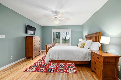 SAFAVIEH Heritage Collection Area Rug - 6' x 9', Red & Blue, Handmade Traditional Oriental Wool, Ideal for High Traffic Areas in Living Room, Bedroom (HG746Q) in Teal and Orange Wood Bedroom