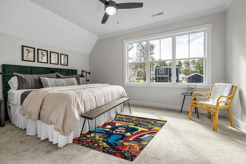 AB 4'6x6'6 Kids Blue Red White Captain America Area Rug Rectangle Shaped, Indoor Yellow Marvel Comics Carpet for Bedroom Superhero Floor Mat Avengers Shield Hero USA Cartoon Graphic, Polyester in Grey Traditional Bedroom with King Bed