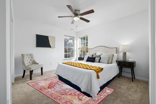 SAFAVIEH Tucson Collection Area Rug - 5' x 8', Rust & Gold, Persian Distressed Design, Non-Shedding Machine Washable & Slip Resistant Ideal for High Traffic Areas in Living Room, Bedroom (TSN131P) in White and Yellow Modern Bedroom