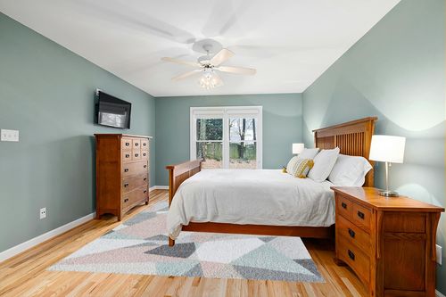 Rugs America Mika Collection MO60A Milkshake Contemporary Geometric Area Rug 8'0"x10'0" in Teal and Orange Wood Bedroom