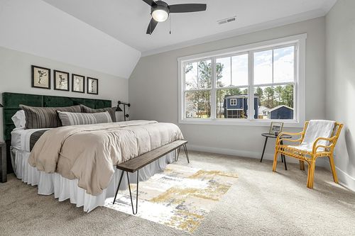 OIGAE Machine Washable Rug 5x7 - Low-Pile Area Rug Non-Shedding Foldable Abstract Modern Rugs, Stain Resistant Anti Slip Backing Rugs for Living Room&Bedroom&Dining Carpet Room Decor, Yellow in Grey Traditional Bedroom with King Bed