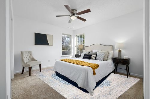 Loloi II Layla Collection LAY-07 Blue/Tangerine, Traditional 9'-0" x 12'-0" Area Rug in White and Yellow Modern Bedroom