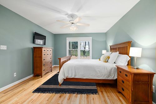 Safavieh Vintage Leather Collection Area Rug - 6' x 9', Black & Beige, Handmade Modern Decorative, Ideal for High Traffic Areas in Living Room, Bedroom (VTL702Z) in Teal and Orange Wood Bedroom