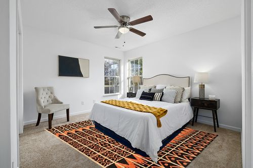 SAFAVIEH Kenya Collection Area Rug - 8' x 10', Orange & Black, Hand-Knotted Moroccan Boho Tribal Wool, Ideal for High Traffic Areas in Living Room, Bedroom (KNY609A) in White and Yellow Modern Bedroom