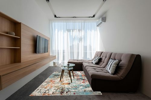SAFAVIEH Madison Collection Area Rug - 6' x 9', Grey & Blue, Modern Abstract Design, Non-Shedding & Easy Care, Ideal for High Traffic Areas in Living Room, Bedroom (MAD471F) in Grey Living Room with Brown Couch