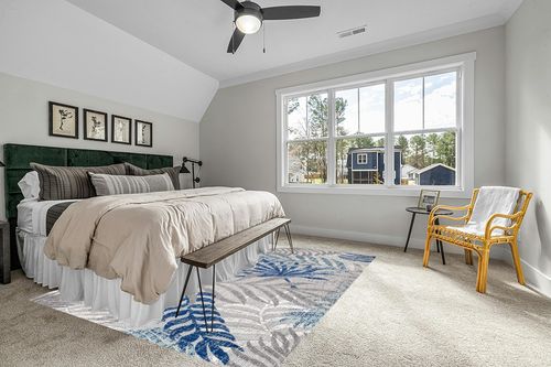 Gray/Blue Bohemian Indoor/outdoor Kitchen, Bedroom, Living Room, Patio, Dining Room Area Rug in Grey Traditional Bedroom with King Bed