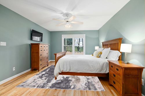 LUXE WEAVERS Euston Collection Gray-Gray 8x10 Modern Abstract Area Rug in Teal and Orange Wood Bedroom