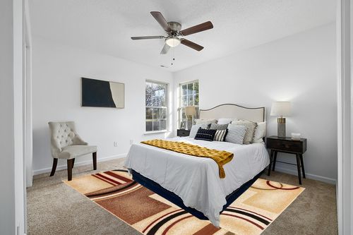 Well Woven Deco Rings Ivory Geometric Modern Casual Area Rug (7'10" x 9'10") Easy to Clean Stain Fade Resistant Shed Free Abstract Contemporary Color Block Boxes Lines Soft Living Dining Room Rug in White and Yellow Modern Bedroom