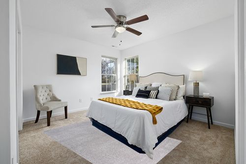 JONATHAN Y SEU100K-5 Haze Solid Low-Pile Indoor Area-Rug Casual Contemporary Solid Traditional Easy-Washing Bedroom Kitchen Living Room Non Shedding, 5 ft x 8 ft, Light Gray in White and Yellow Modern Bedroom