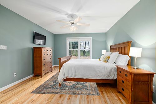 Loloi II Skye Collection SKY-10 SEA / RUST, Traditional 6'-0" x 9'-0" Area Rug in Teal and Orange Wood Bedroom