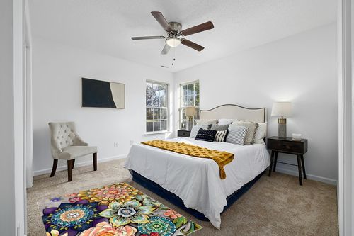 Modern Floral Flower Area Rugs 4x6 for Bedroom Living Room Colorful Vintage Boho Large Entryway Throw Rug Non-Slip Machine Washable Floor Carpet for Home Decor (4’X 6’, Floral) in White and Yellow Modern Bedroom