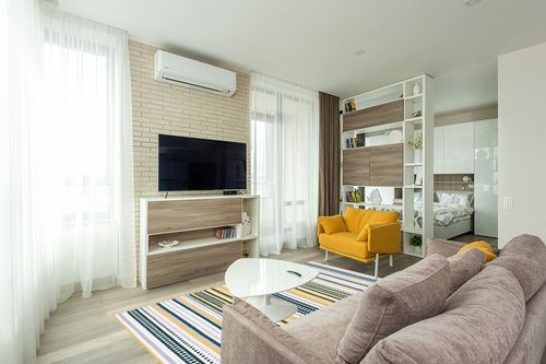 SAFAVIEH Montauk Collection Area Rug - 5' x 8', Yellow & Ivory, Handmade Boho Stripe Cotton, Ideal for High Traffic Areas in Living Room, Bedroom (MTK451D) in Light Modern Living Room with TV