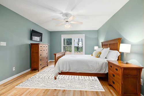 Art&Tuft Area Rug Ivory in Teal and Orange Wood Bedroom
