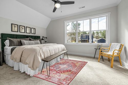 SAFAVIEH Tucson Collection Area Rug - 5' x 8', Rust & Gold, Persian Distressed Design, Non-Shedding Machine Washable & Slip Resistant Ideal for High Traffic Areas in Living Room, Bedroom (TSN131P) in Grey Traditional Bedroom with King Bed