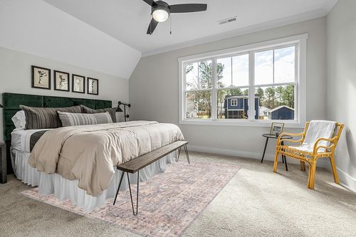 Loloi II Skye Collection SKY-01 GREY / APRICOT, Traditional 7'-6" x 9'-6" Area Rug in Grey Traditional Bedroom with King Bed