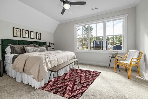 SAFAVIEH Ikat Collection Area Rug - 5' x 8', Dark Brown & Purple, Handmade Wool, Ideal for High Traffic Areas in Living Room, Bedroom (IKT473A) in Grey Traditional Bedroom with King Bed