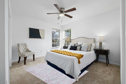 Well Woven Miraculous Ladybug Paris Streets White 5' x 7' Ivory Pink Area Rug in White and Yellow Modern Bedroom