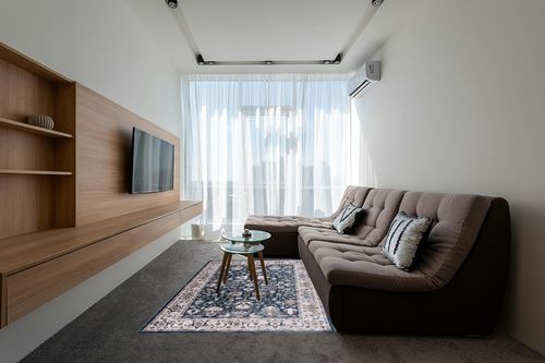 Safavieh Bayside Collection Area Rug - 5'3" x 7'6", Blue & Grey, Traditional Oriental Design, Non-Shedding & Easy Care, Machine Washable Ideal for High Traffic Areas in Living Room, Bedroom (BAY100M) in Grey Living Room with Brown Couch